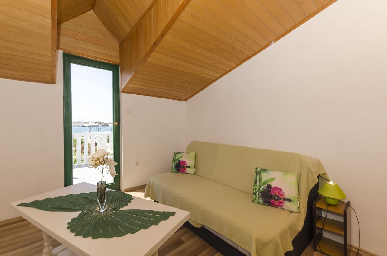 Apartments Olivera Rogoznica  Luaran gambar